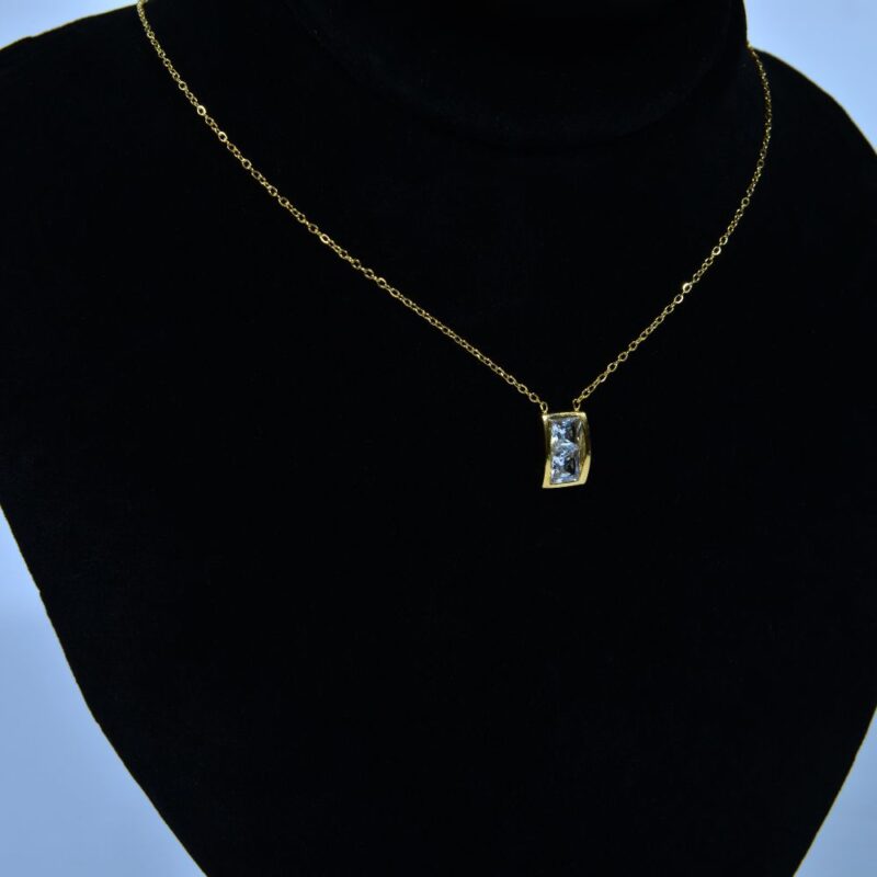 Gold-Toned Pendant with a Sparkling Gemstone (PD0026) - Image 2
