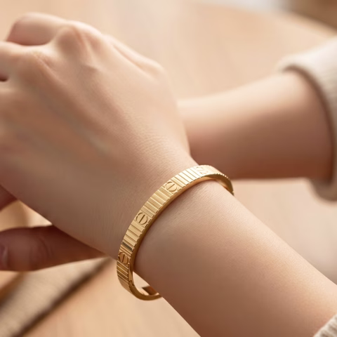 Stainless Steel Engraved Design Golden Handcuff Bracelet (BR-0036)